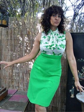 Vintage Green & White Bow Tie Neck Sleeveless Dress With Bird Print
